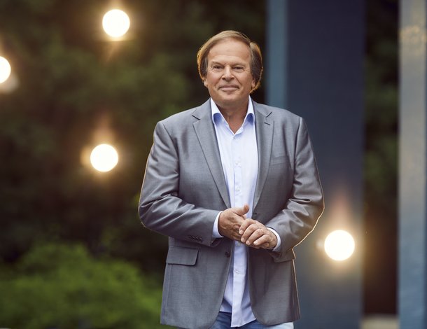 Evert Thielen in een speciale TV Show op Reis