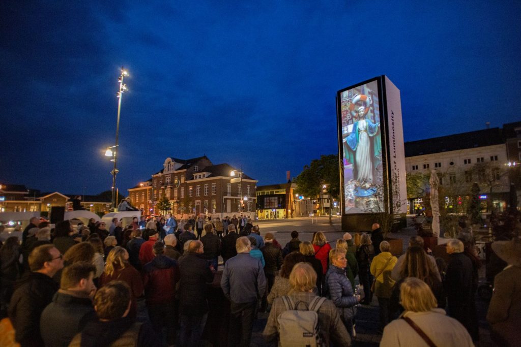 Giga-videoprojectie op plein voor Limburgs Museum