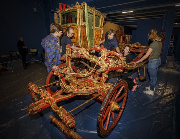 Gouden koets komt aan bij het Limburgs Museum